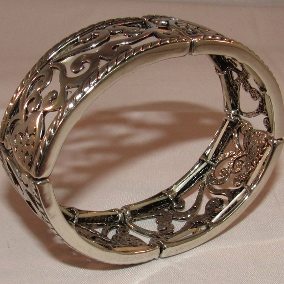 Bracelet Stretch Silver Tone Chrome Elastic New - Picture 4 of 5